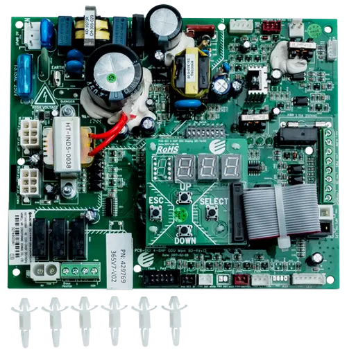 Platine von Wolf mit verschiedenen elektronischen Komponenten, Tasten und einer Anzeige, die für eine Steuerungseinheit genutzt wird. Anschlussmöglichkeiten für externe Verbindungen vorhanden.